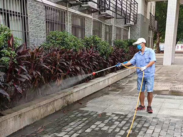 成都附近清潔公司：廣告牌清洗步驟(圖1)
